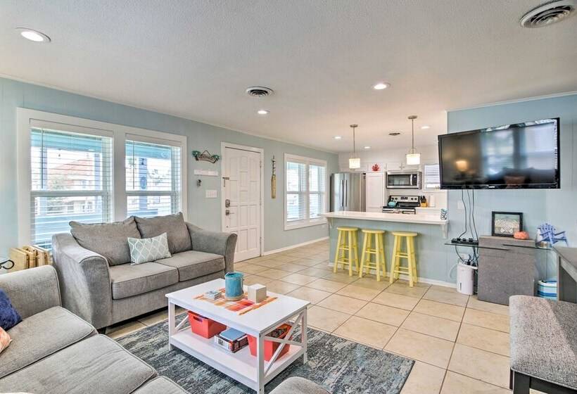 Beach Home W/ Pool & Hot Tub < 1 Block To Beach!