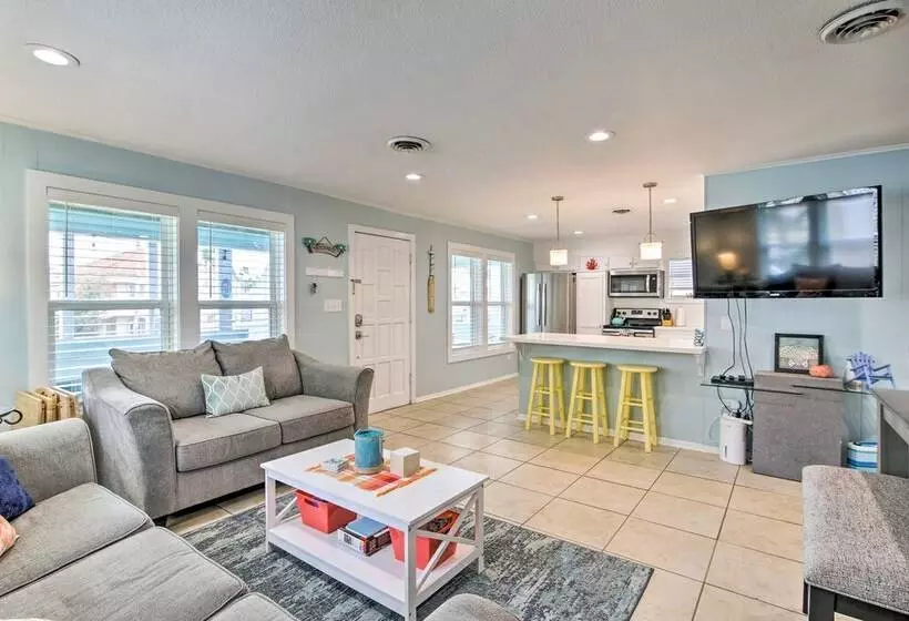 Beach Home W/ Pool & Hot Tub < 1 Block To Beach!
