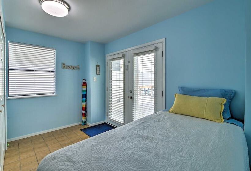Beach Home W/ Pool & Hot Tub < 1 Block To Beach!