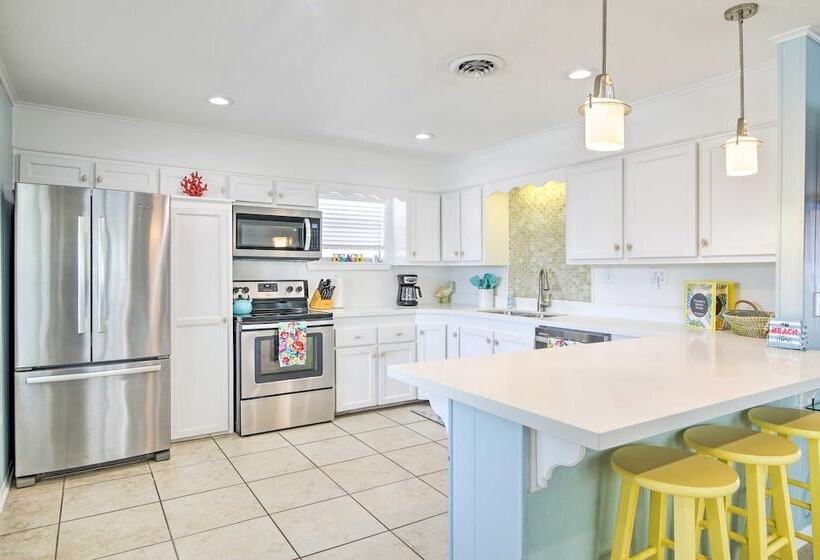 Beach Home W/ Pool & Hot Tub < 1 Block To Beach!