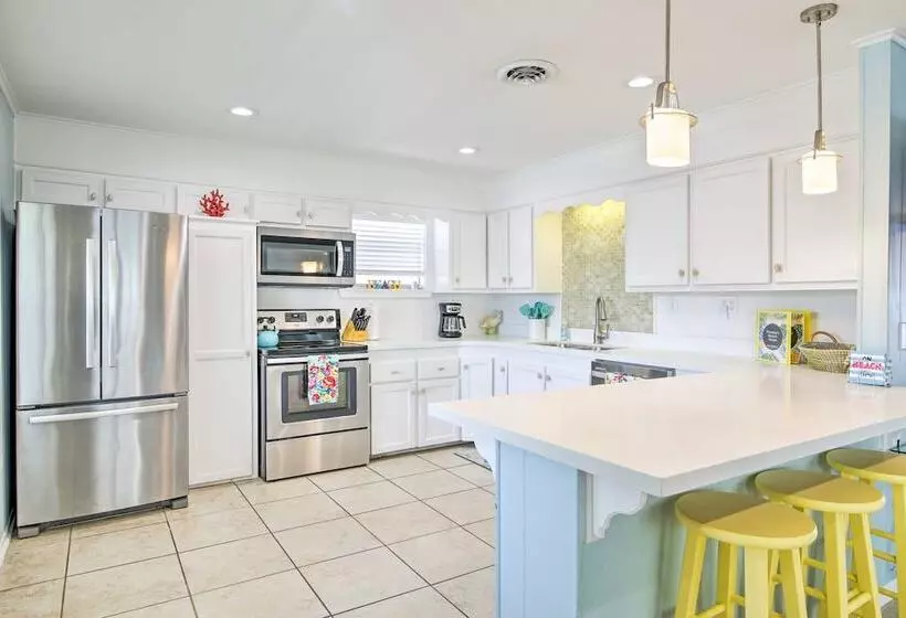 Beach Home W/ Pool & Hot Tub < 1 Block To Beach!