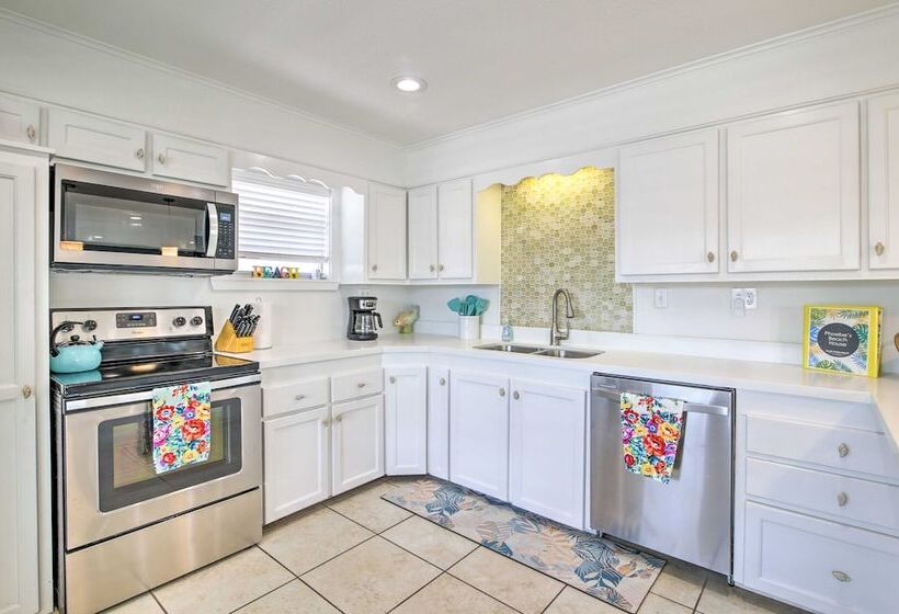 Beach Home W/ Pool & Hot Tub < 1 Block To Beach!