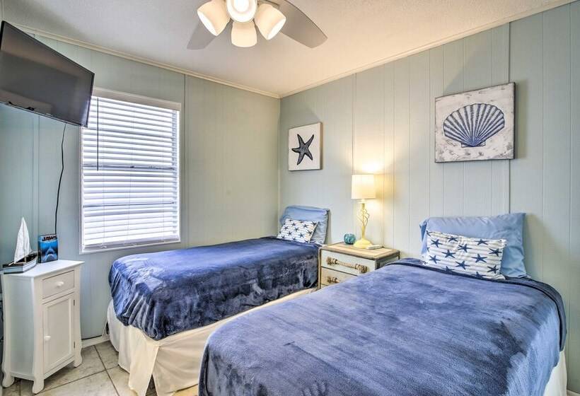 Beach Home W/ Pool & Hot Tub < 1 Block To Beach!