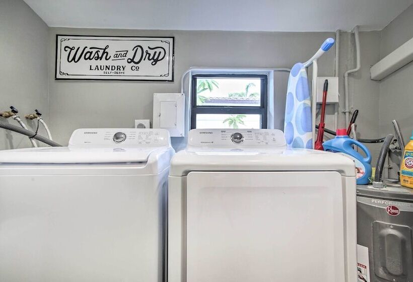 Upscale Home W/ Hot Tub: Walking Distance To Beach