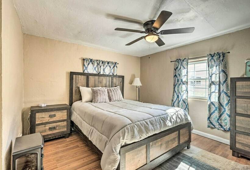 Welcoming Albuquerque Home Near Old Town!