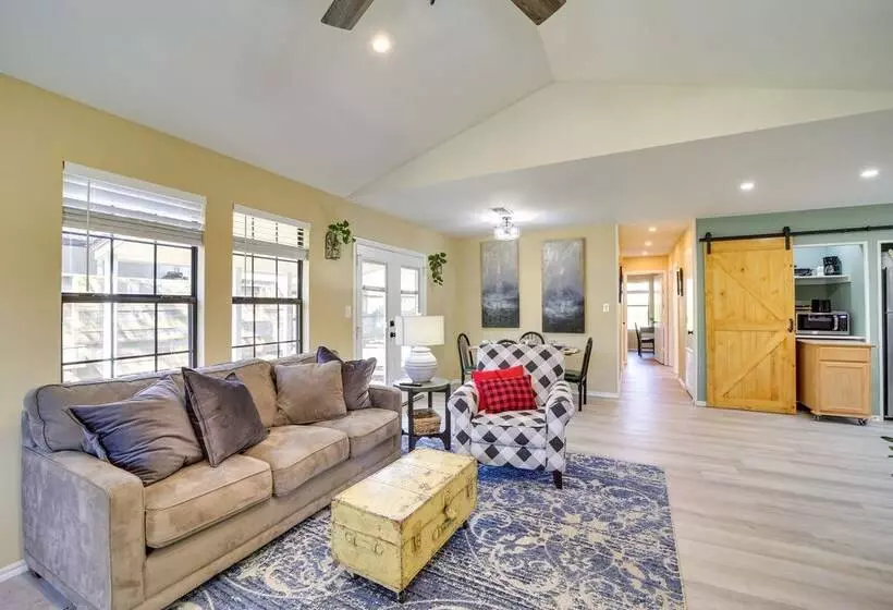 Barling Vacation Rental: Fenced In Yard W/ Hot Tub