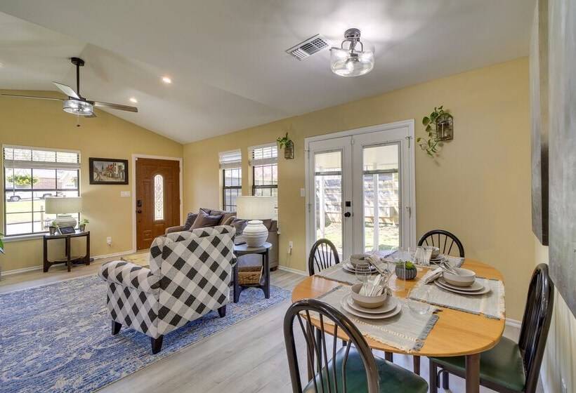 Barling Vacation Rental: Fenced In Yard W/ Hot Tub