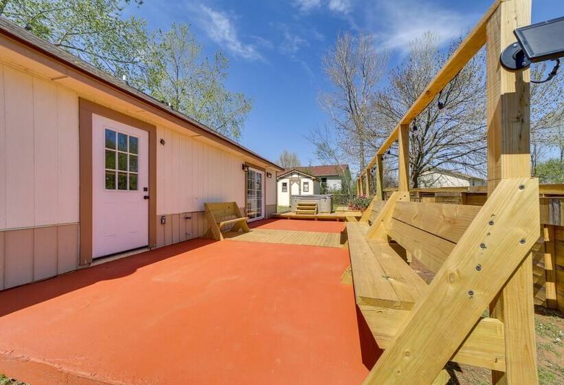 Barling Vacation Rental: Fenced In Yard W/ Hot Tub