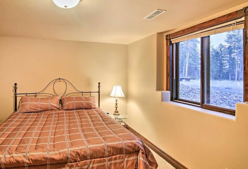 Black Hills Getaway W/ Deck Near Hiking Trails!