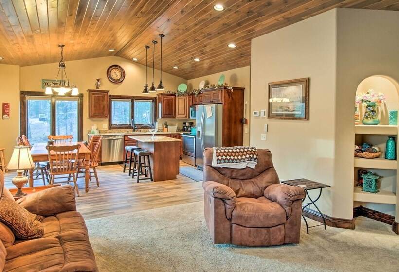 Black Hills Getaway W/ Deck Near Hiking Trails!