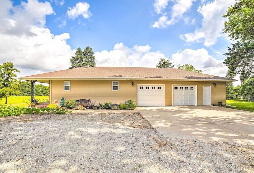 Bloomington Family Home   Private Deck & Yard