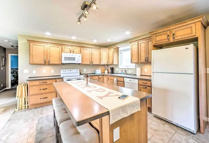 Bloomington Family Home   Private Deck & Yard