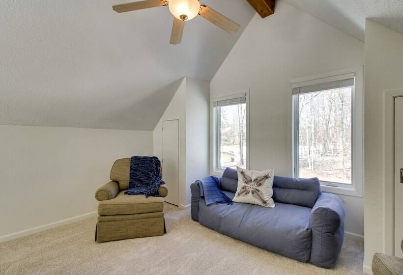 Breezy Point Cabin: Deck W/ Golf Course Views!