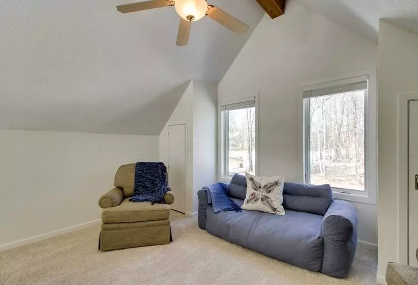 Breezy Point Cabin: Deck W/ Golf Course Views!