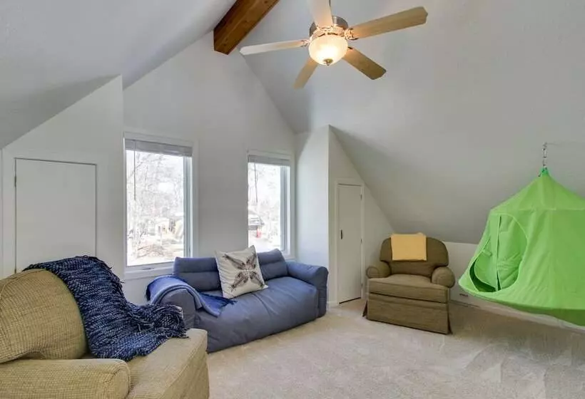 Breezy Point Cabin: Deck W/ Golf Course Views!