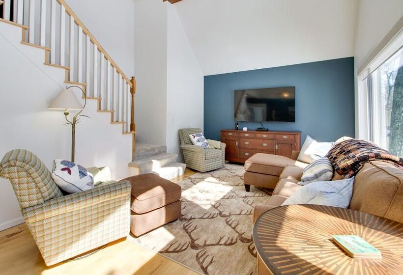 Breezy Point Cabin: Deck W/ Golf Course Views!