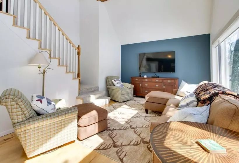 Breezy Point Cabin: Deck W/ Golf Course Views!