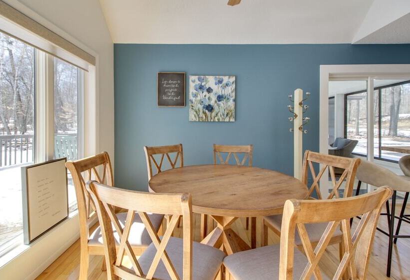 Breezy Point Cabin: Deck W/ Golf Course Views!