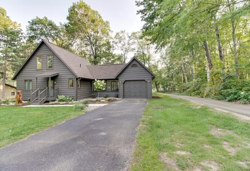 Breezy Point Cabin: Deck W/ Golf Course Views!