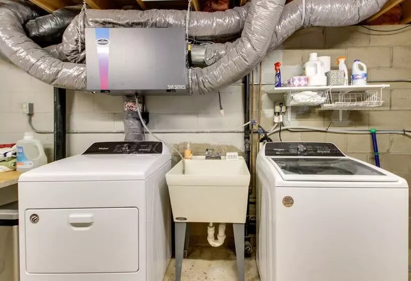 Breezy Point Cabin: Deck W/ Golf Course Views!