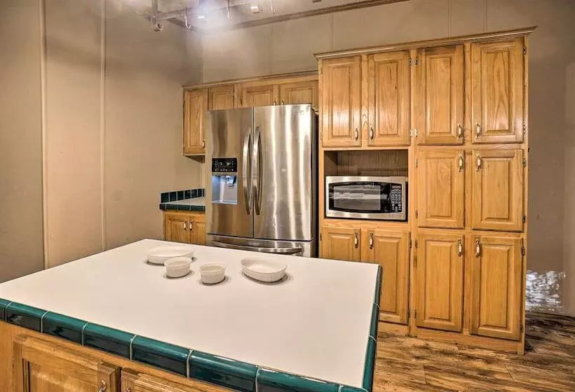 Broken Bow Oasis: Hot Tub, Fire Pit & Patio