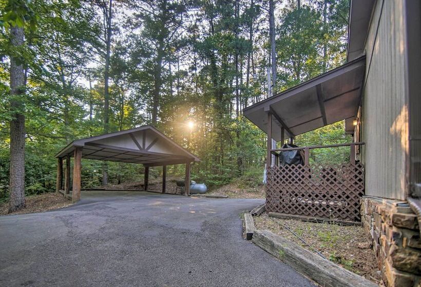 Broken Bow Oasis: Hot Tub, Fire Pit & Patio