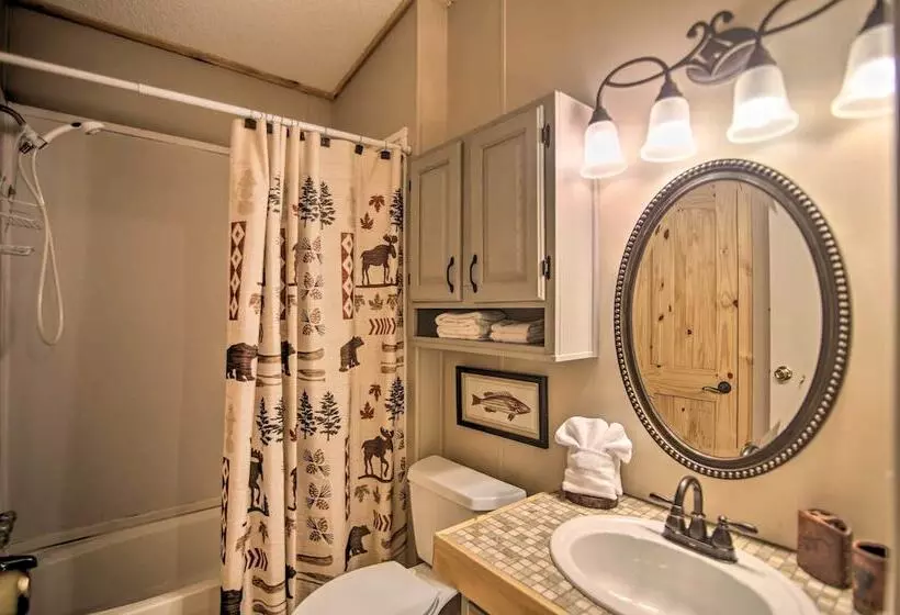 Broken Bow Oasis: Hot Tub, Fire Pit & Patio