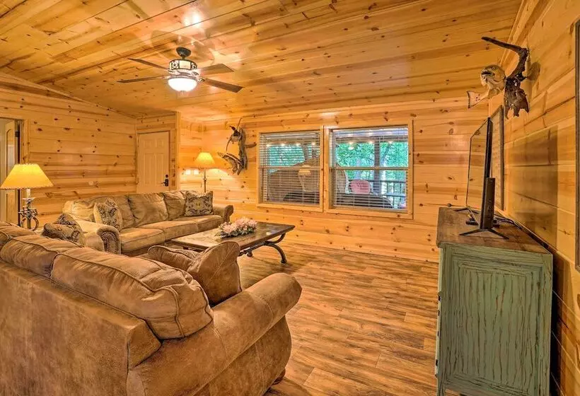 Broken Bow Oasis: Hot Tub, Fire Pit & Patio