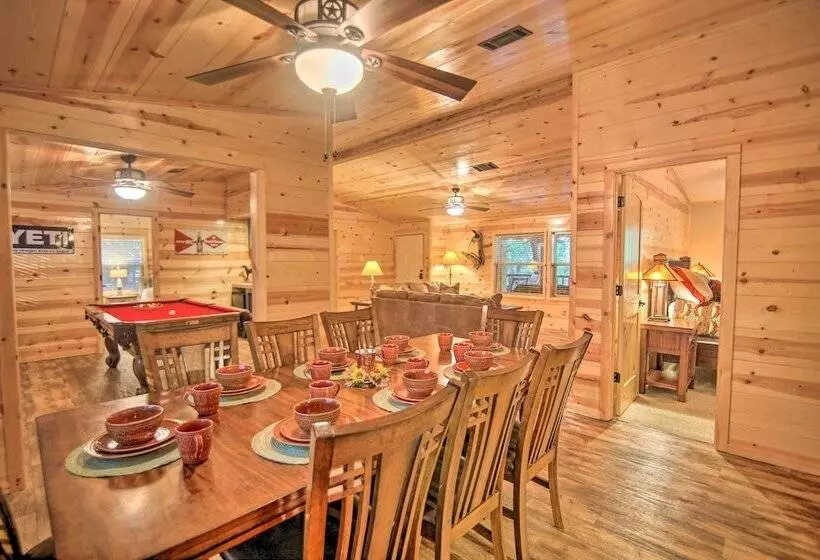 Broken Bow Oasis: Hot Tub, Fire Pit & Patio