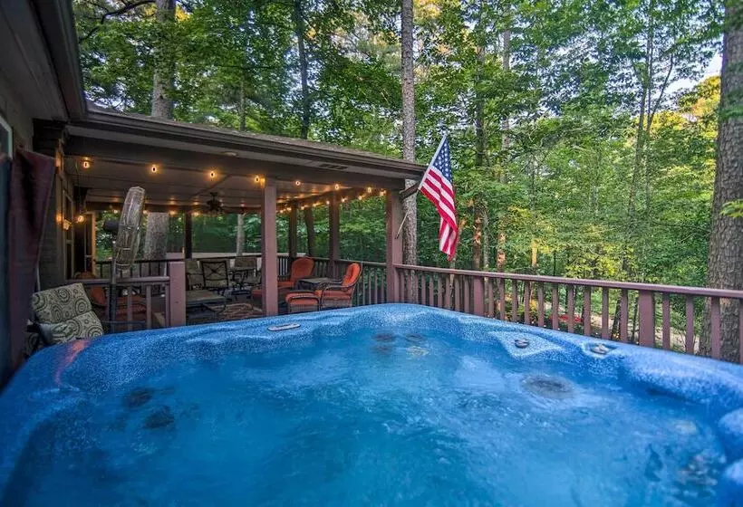 Broken Bow Oasis: Hot Tub, Fire Pit & Patio