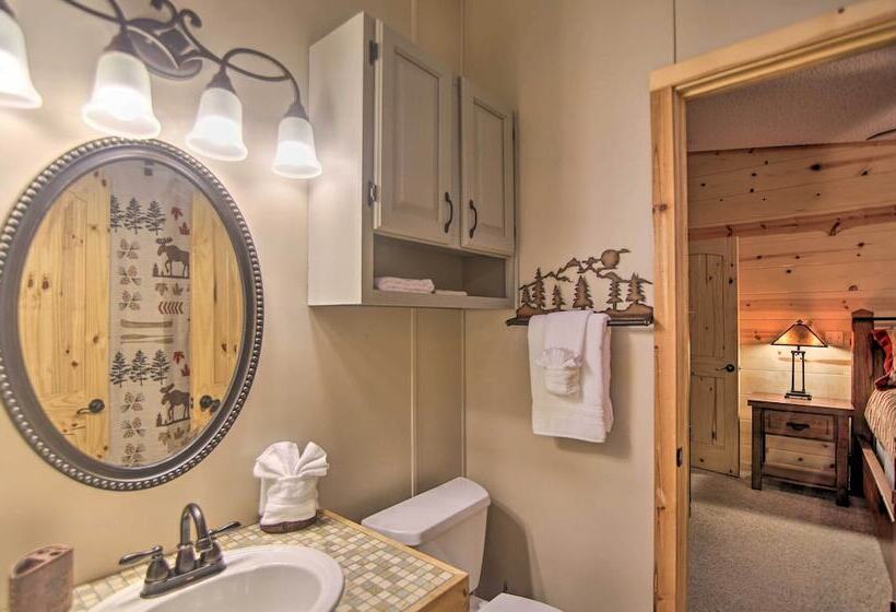 Broken Bow Oasis: Hot Tub, Fire Pit & Patio