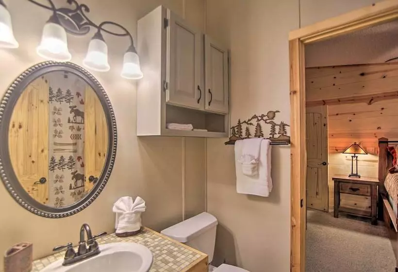 Broken Bow Oasis: Hot Tub, Fire Pit & Patio