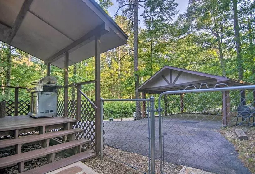 Broken Bow Oasis: Hot Tub, Fire Pit & Patio