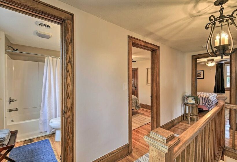 Trout House  In Dtwn Damascus: Near Creeper Trail