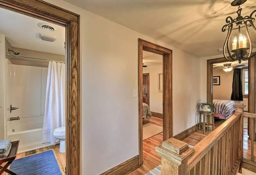 Trout House  In Dtwn Damascus: Near Creeper Trail