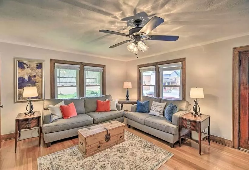 Trout House  In Dtwn Damascus: Near Creeper Trail