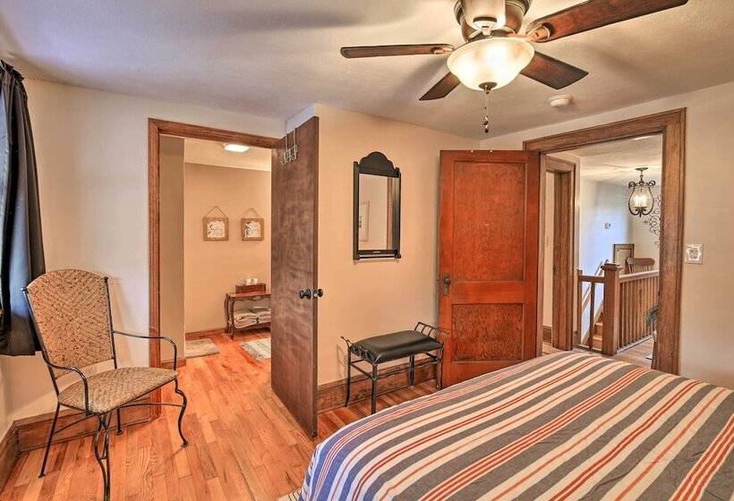 Trout House  In Dtwn Damascus: Near Creeper Trail