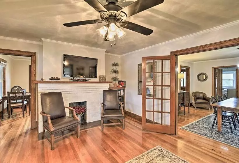 Trout House  In Dtwn Damascus: Near Creeper Trail