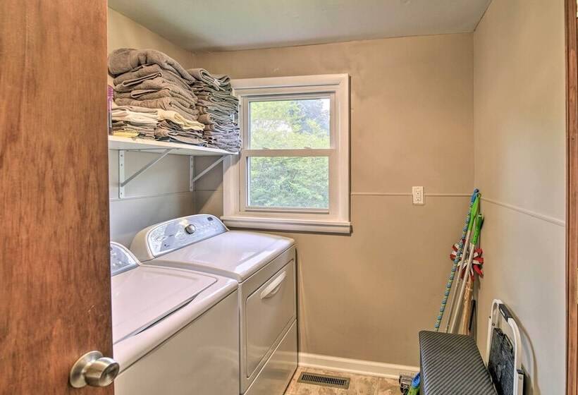 Trout House  In Dtwn Damascus: Near Creeper Trail