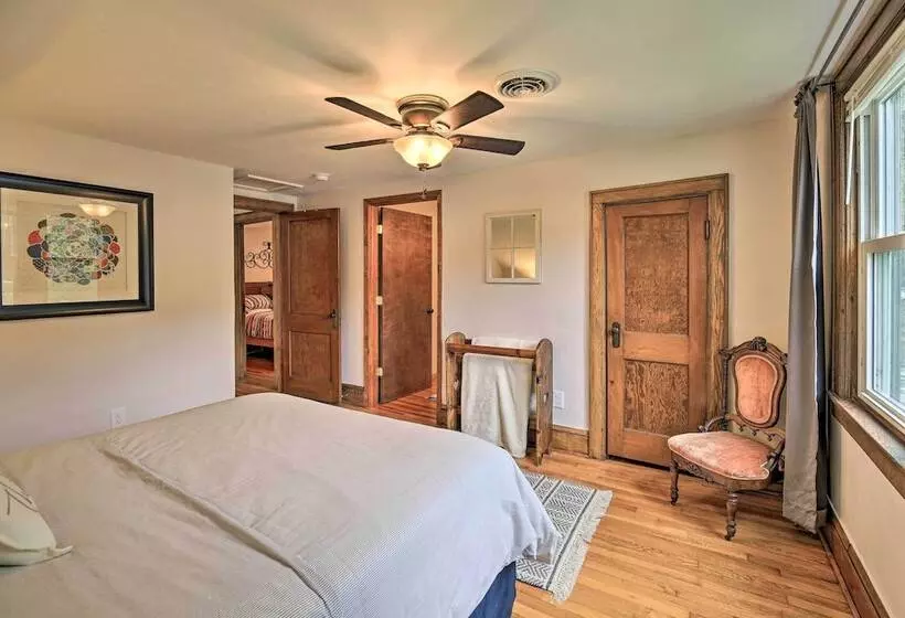 Trout House  In Dtwn Damascus: Near Creeper Trail