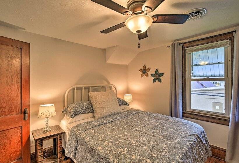 Trout House  In Dtwn Damascus: Near Creeper Trail