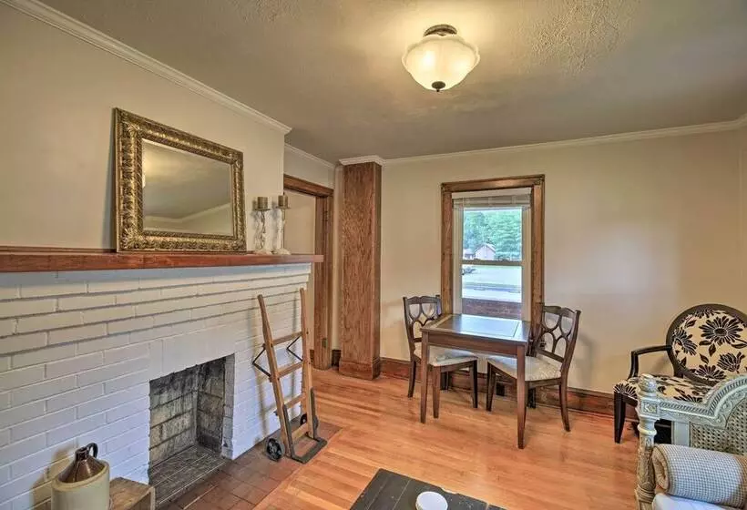 Trout House  In Dtwn Damascus: Near Creeper Trail