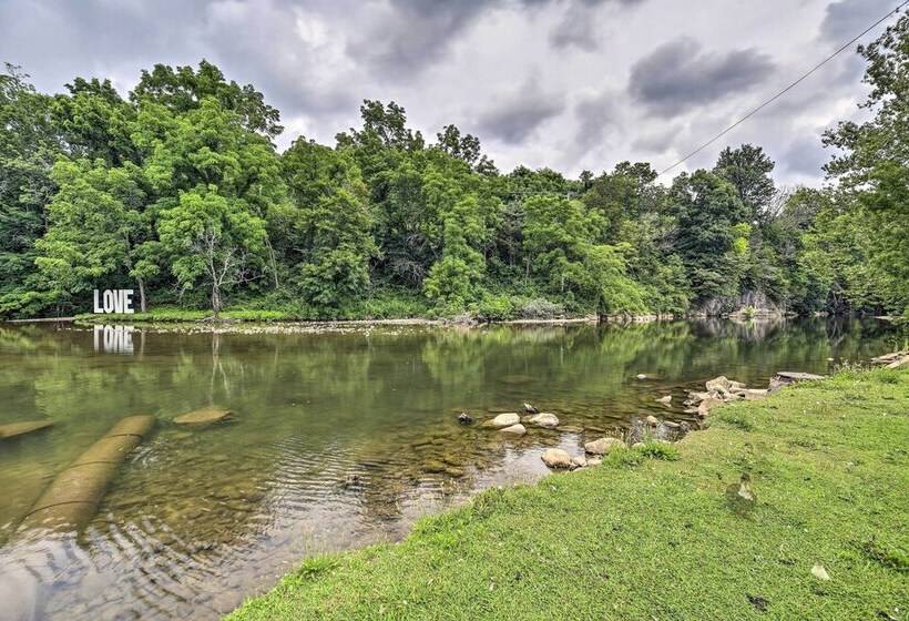 Trout House  In Dtwn Damascus: Near Creeper Trail