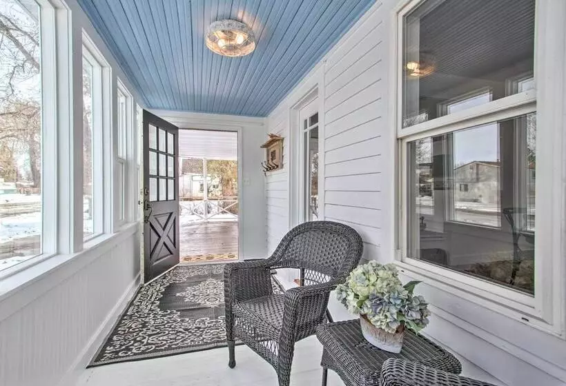 Charming Choteau Cottage: Ski & Fish Nearby!