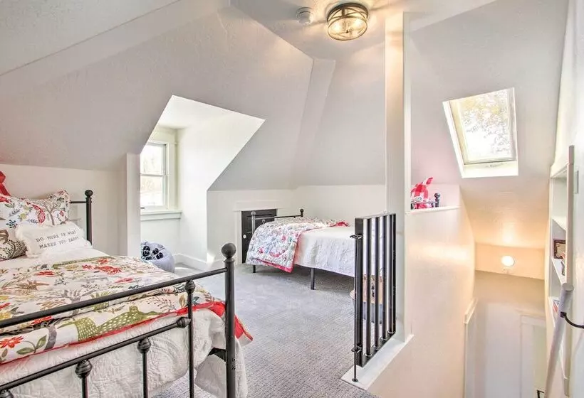 Charming Choteau Cottage: Ski & Fish Nearby!