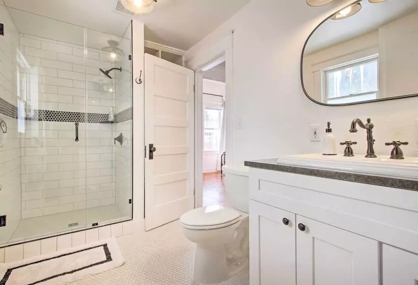 Charming Choteau Cottage: Ski & Fish Nearby!