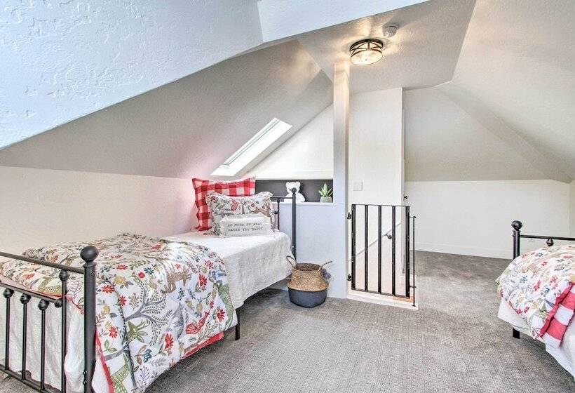 Charming Choteau Cottage: Ski & Fish Nearby!