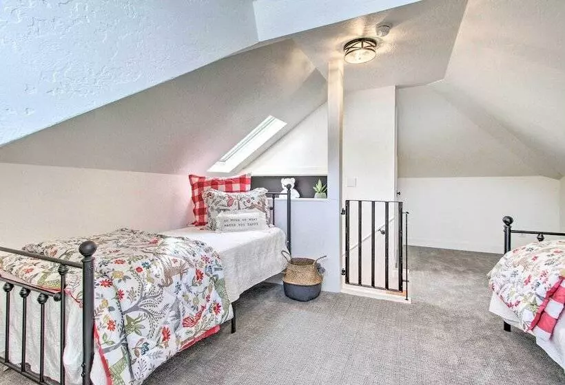 Charming Choteau Cottage: Ski & Fish Nearby!