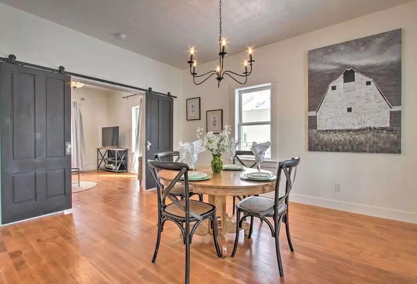 Charming Choteau Cottage: Ski & Fish Nearby!