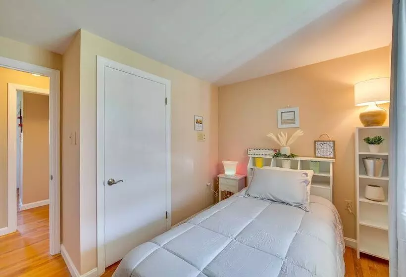 Charming Leola Home: 10 Mi To Downtown Lancaster!